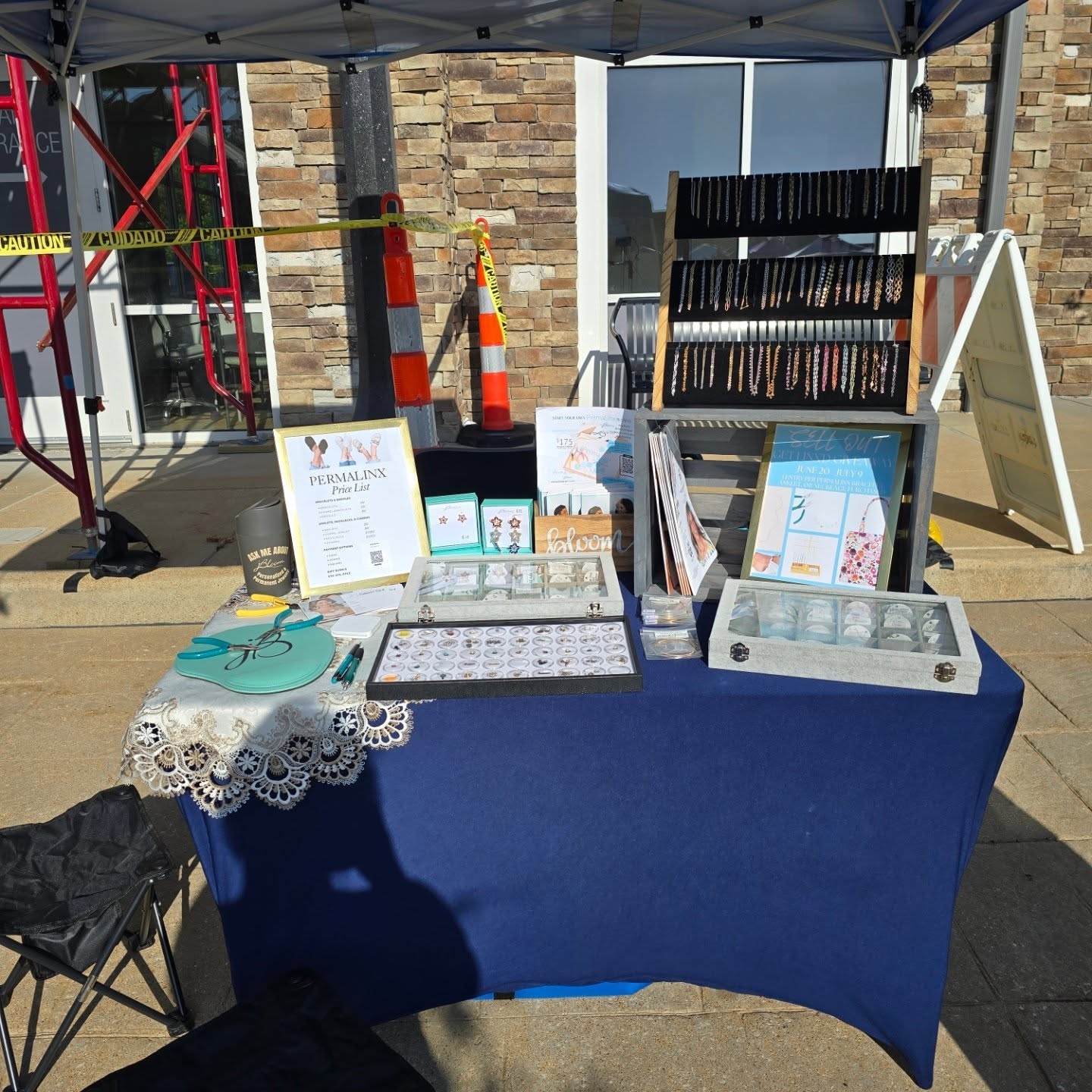 Come visit me TODAY at the Wildwood Farmers Market in #wildwoodmo. I will be here until noon unless the wind blows everything away first. 🤣 

#permanentjewelry #permanentbangle #permanentbracelet #permanentanklet #permanentnecklace