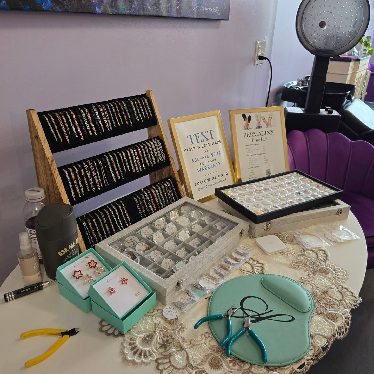 All set up and ready to linx you at @salonturbo in New Town. I will be here until 3:30 today, getting people set up with their new #permanentjewelry. And, I have a few pairs of the brand new jBloom 4th of July Theme earrings!! 

Address:
Salon Turbo
3210 Rue Royale
St. Charles 63301